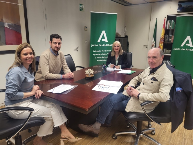 Imagen de la reunión con la delegada de agricultura (JUNTA)