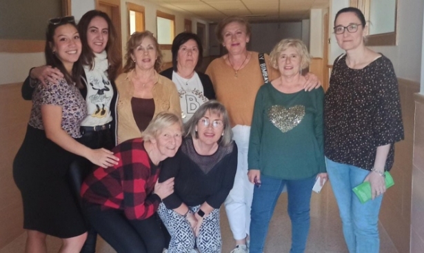 Imagen de la reunión con la AECC (IU) Imagen de la reunión con la AECC (IU)