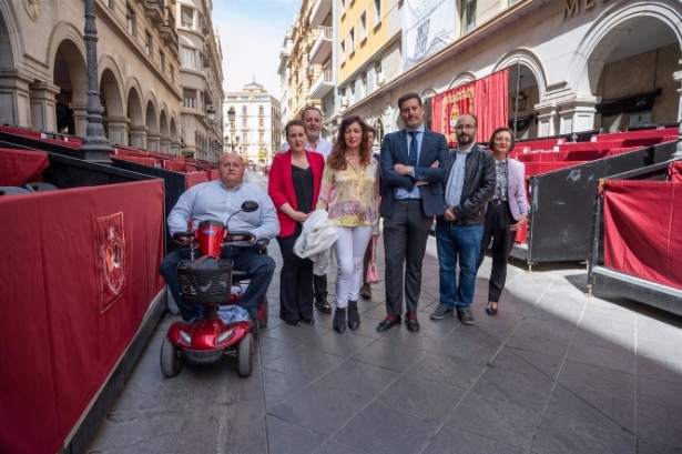 Javier Sierra, de CS, tercero por la derecha en la imagen, en la carrera oficial de Granada (CS) 