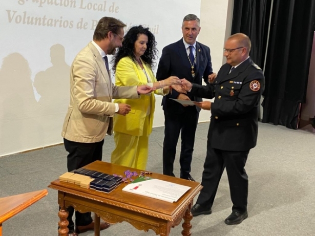 Entrega de la Medalla de oro (JUNTA) 