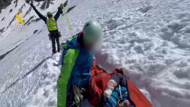 Rescate de la Guardia Civil en Sierra Nevada (GUARDIA CIVIL)