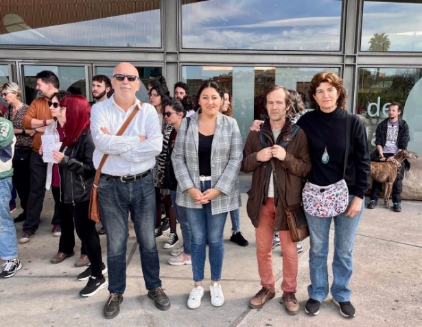 Imagen de archivo de una protesta en el Parque de las Ciencias, con Alejandra Durán, de Por Andalucía, en el centro (PODEMOS) Imagen de archivo de una protesta en el Parque de las Ciencias, con Alejandra Durán, de Por Andalucía, en el centro (PODEMOS)