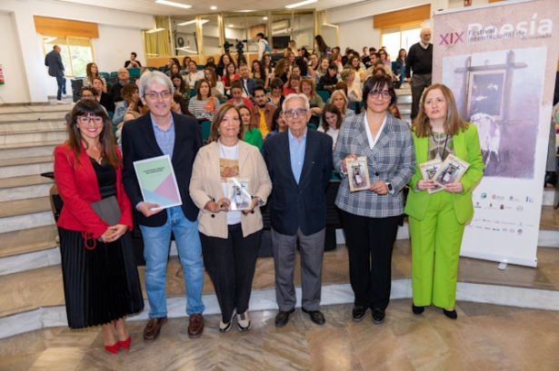 Foto de familia tras la inauguración (JUNTA)
