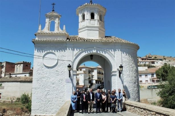 Foto de familia junato al puente califal (AYTO. PINOS PUENTE)