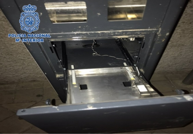 Parquímetro forzado (POLICÍA NACIONAL)