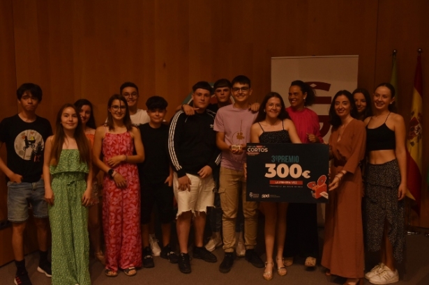 Foto de familia de los galardonados (L. ARMAS / DIPGRA) 