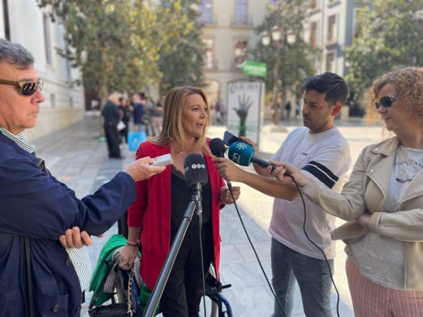 Concha Insúa, de CS, atiende a los medios (CS) Concha Insúa, de CS, atiende a los medios (CS)