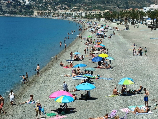 Playa de La Herradura, en imagen de archivo (AYUNTAMIENTO DE ALMUÑÉCAR/ARCHIVO)