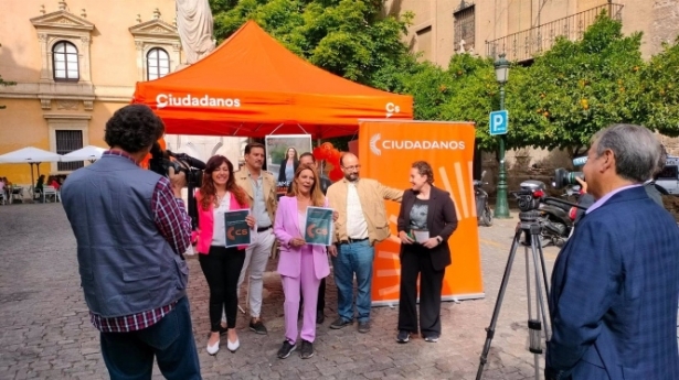 La candidata de Ciudadanos a la Alcaldía de Granada, Concha Insúa, durante la presentación del programa electoral. (CS) La candidata de Ciudadanos a la Alcaldía de Granada, Concha Insúa, durante la presentación del programa electoral. (CS)