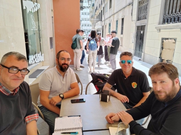 Francisco Cabello, a la izquierda, y Miguel Urban, a la derecha, en primer término en la imagen (ADELANTE ANDALUCÍA) Francisco Cabello, a la izquierda, y Miguel Urban, a la derecha, en primer término en la imagen (ADELANTE ANDALUCÍA)