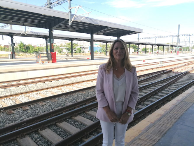 Concha Insúa en la estación del AVE (CIUDADANOS)
