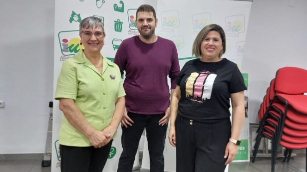 Lidia Milena con miembros de su candidatura (IU) Lidia Milena con miembros de su candidatura (IU)