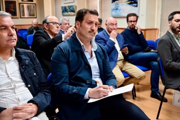 El número dos de la candidatura de Ciudadanos para el Ayuntamiento de Granada, Javi Sierra, asiste a un debate sobre el futuro del turismo (CIUDADANOS) El número dos de la candidatura de Ciudadanos para el Ayuntamiento de Granada, Javi Sierra, asiste a un debate sobre el futuro del turismo (CIUDADANOS)