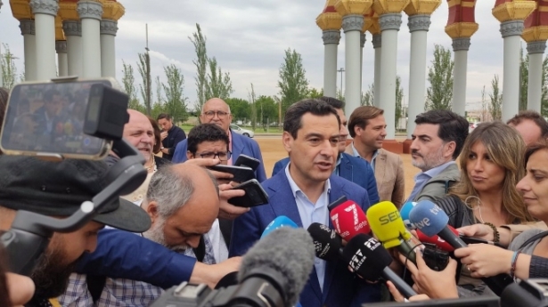 El presidente de la Junta de Andalucía, Juanma Moreno, atiende a medios (EUROPA PRESS) El presidente de la Junta de Andalucía, Juanma Moreno, atiende a medios (EUROPA PRESS)