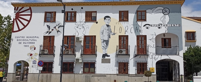 Mural en la fachada del Ayuntameinto de Fuente Vaqueros (AYTO. FUENTE VAQUEROS)