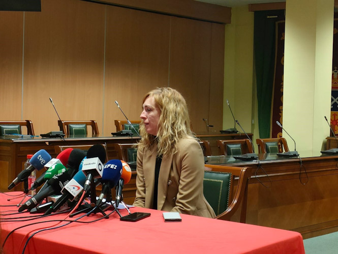 La alcaldesa de Maracena, Berta Linares, durante la rueda de prensa que ofreció tras el secuestro de la concejal el pasado febrero (EUROPA PRESS)
