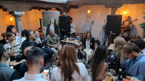 Concha Insúa (CS) pide el voto este domingo para `los ciudadanos de a pie` y `granadinos de verdad` (CS) Concha Insúa (CS) pide el voto este domingo para `los ciudadanos de a pie` y `granadinos de verdad` (CS)