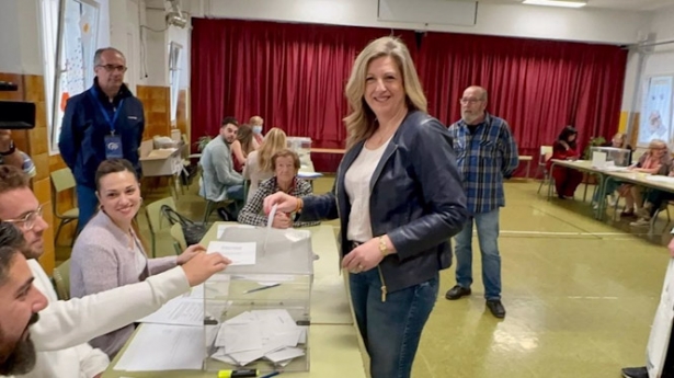 La candidata de Vox a la Alcaldía de Granada, Beatriz Sánchez Agustino, ha votado en el CEIP Andrés Segovia (VOX) La candidata de Vox a la Alcaldía de Granada, Beatriz Sánchez Agustino, ha votado en el CEIP Andrés Segovia (VOX)