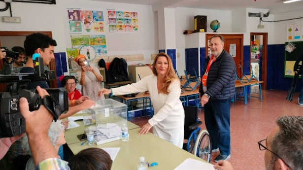 La candidata de Ciudadanos (CS) a la Alcaldía de Granada, Concha Insúa, votando este domingo. (CIUDADANOS) La candidata de Ciudadanos (CS) a la Alcaldía de Granada, Concha Insúa, votando este domingo. (CIUDADANOS)