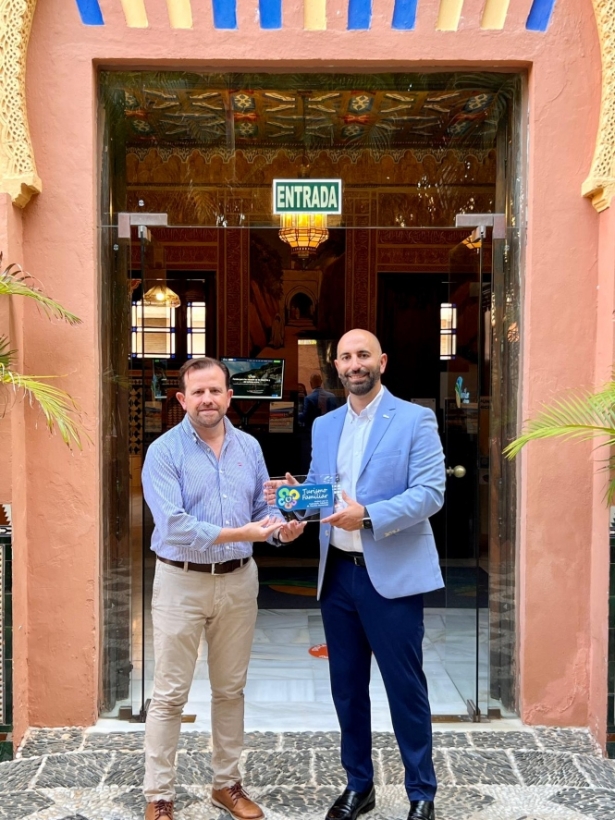 Entrega de la certificación (AYTO. ALMUÑÉCAR)