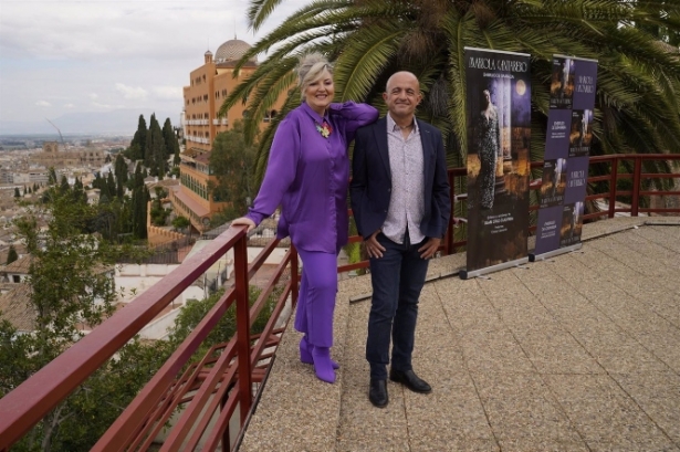 Mariola Cantarero y Juan Cruz-Guevara (DIECISÉIS ESCALONES) 