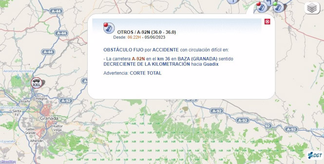 Herido el conductor de un camión volcado en la A-92N que mantiene cortado un carril a la altura de Baza (DGT)