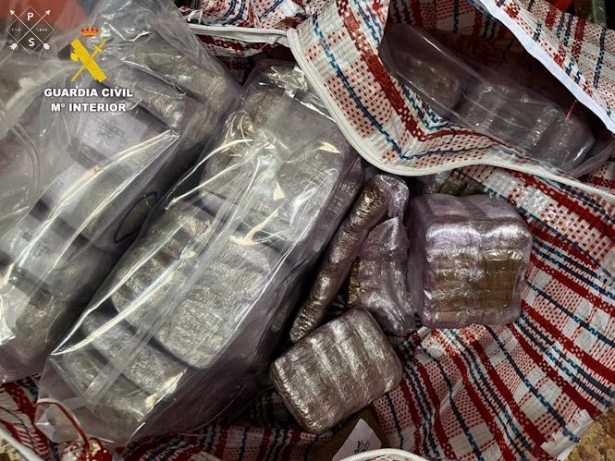 Droga intervenida por la Guardia Civil (GUARDIA CIVIL) Droga intervenida por la Guardia Civil (GUARDIA CIVIL)