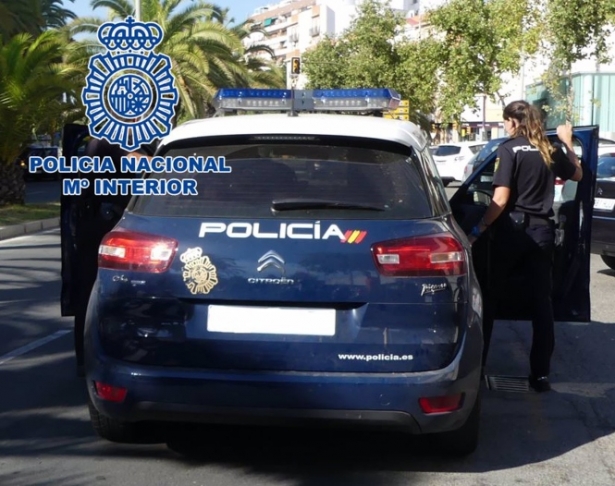 Vehículo de la Policía Nacional (POLICÍA NACIONAL) Vehículo de la Policía Nacional (POLICÍA NACIONAL)