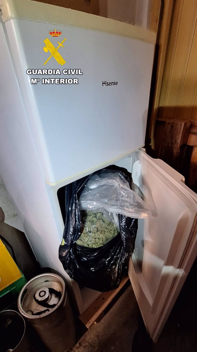 Droga en el frigorífico de un bar (GUARDIA CIVIL)