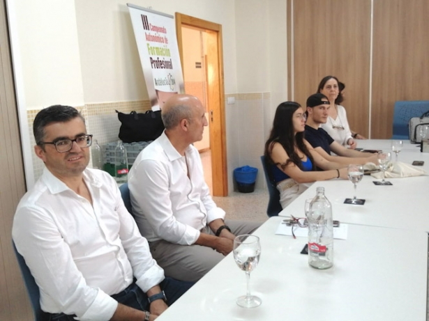 Taller del SAE con alumnos de la escuela Hurtado de Mendoza (JUNTA)