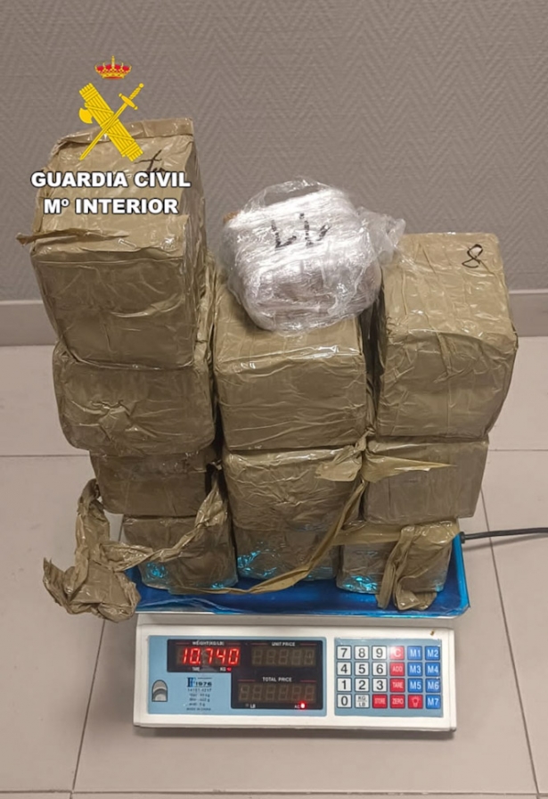 Hachís intervenido por la Guardia Civil. (GUARDIA CIVIL)