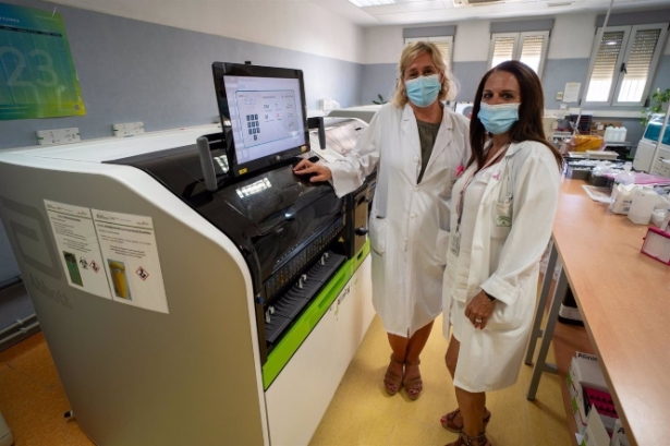 El Hospital Virgen de las Nieves implanta dos biomarcadores para detectar por sangre una lesión craneal leve. (JUNTA DE ANDALUCÍA)