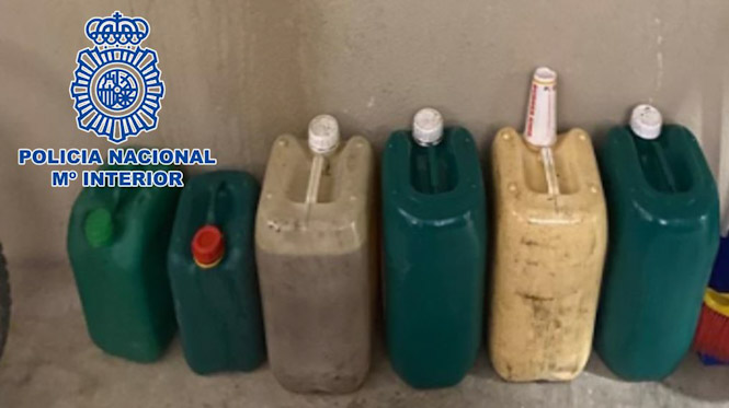 Bidones de gasoil robado (POLICÍA NACIONAL)