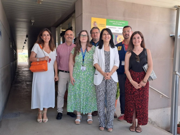 Profesionales del Servicio de Dependencia Provincial del área de Sanidad y Política Exterior en el Puesto de Inspección Fronteriza de Motril (GOBIERNO DE ESPAÑA)