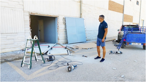 El concejal responsable de este servicio en una visita a los trabajos (AYTO. BAZA)