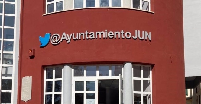 Fachada del Ayuntamiento de Jun, en imagen de archivo (DIPUTACIÓN)