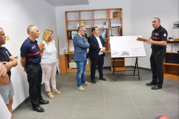 Visita de la Diputación al Parque de Bomberos de Baza (AYUNTAMIENTO) 