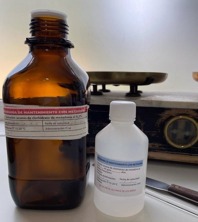 Frasco dispensado en el marco de un programa de mantenimiento con metadona, en imagen de archivo (COFRM)