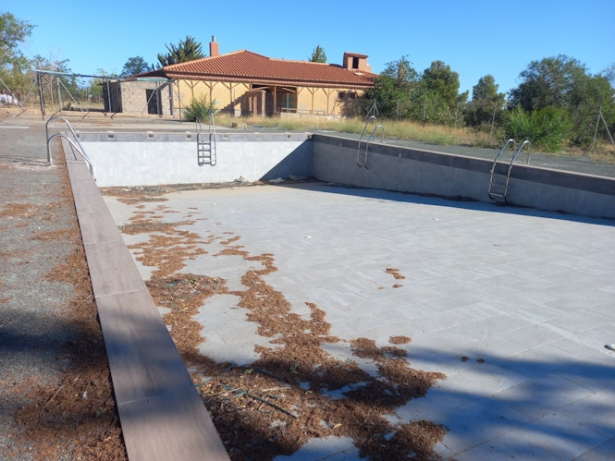 Piscina vacía (PSOE)