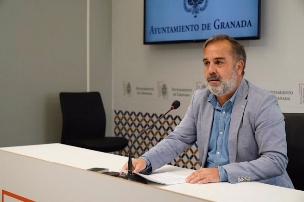 El portavoz adjunto del grupo municipal socialista en el Ayuntamiento de Granada, Jacobo Calvo.(PSOE)
