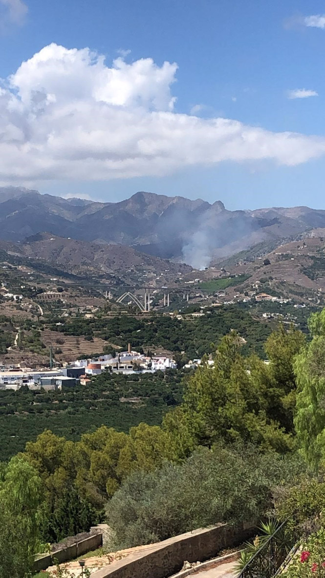 Incendio forestal en Almuñécar (PERFIL DEL INFOCA EN LA RED SOCIAL X(
