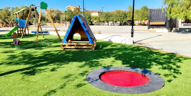 Parque infantil del Balcón de la Vega que se acaba de estrenar. (AYTO. CÚLLAR VEGA)