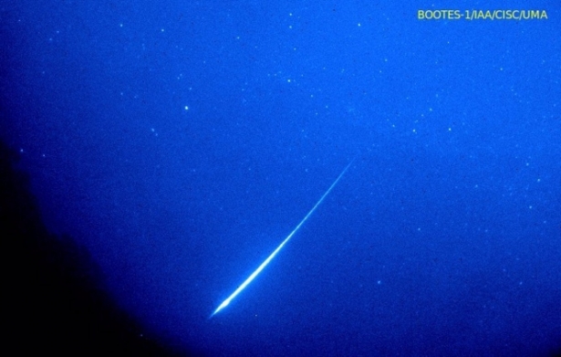 Una bola de fuego sobrevuela el cielo granadino. (BOOTES-1/IAA/CSIC/UMA)