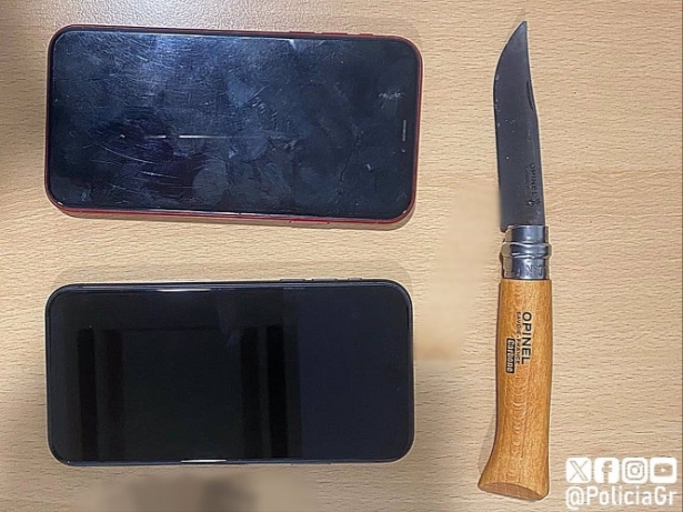Navaja y teléfonos móviles incautados (RRSS POLICÍA LOCAL GRANADA) 