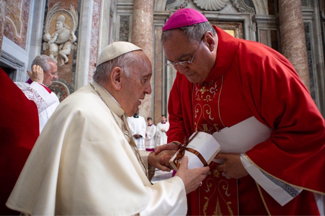 El Papa Francisco y el arzobispo de Granada, José María Gil Tamayo (ARZOBISPADO DE GRANADA) 