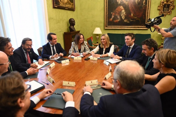 Reunión de trabajo entre Junta y Ayuntamiento de Granada (PERFIL DE ROCÍO DÍAZ EN LA RED SOCIAL `X`) Reunión de trabajo entre Junta y Ayuntamiento de Granada (PERFIL DE ROCÍO DÍAZ EN LA RED SOCIAL `X`)