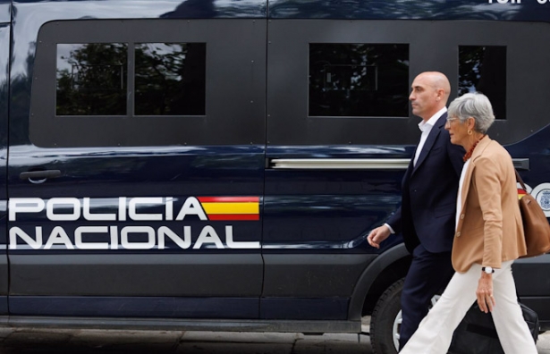 El expresidente de la Real Federación Española de Fútbol (RFEF), Luis Rubiales y su abogado Olga Tubau (EDUARDO PARRA) EUROPA PRESS)