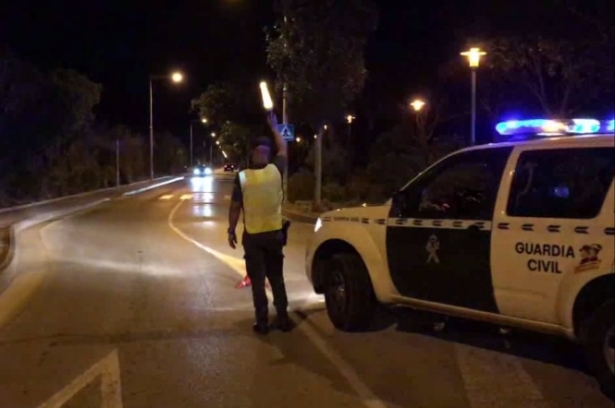 Un agente de la Guardia Civil, en un control (GUARDIA CIVIL) 
