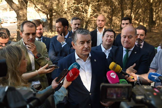 El consejero de la Presidencia, Antonio Sanz, este jueves en declaraciones a los medios (JUAN CLAVIJO/EUROPA PRESS)