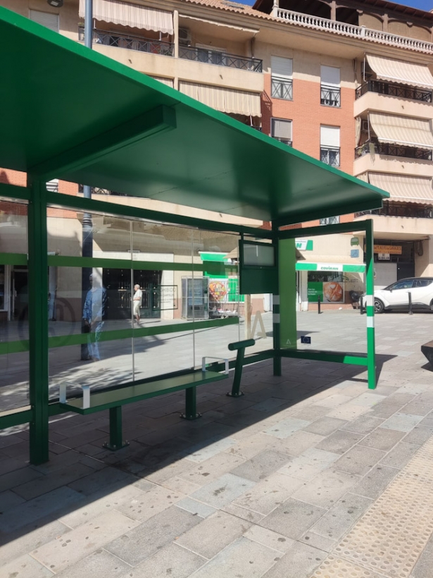 Una de las marquesinas (JUNTA) Una de las marquesinas (JUNTA)